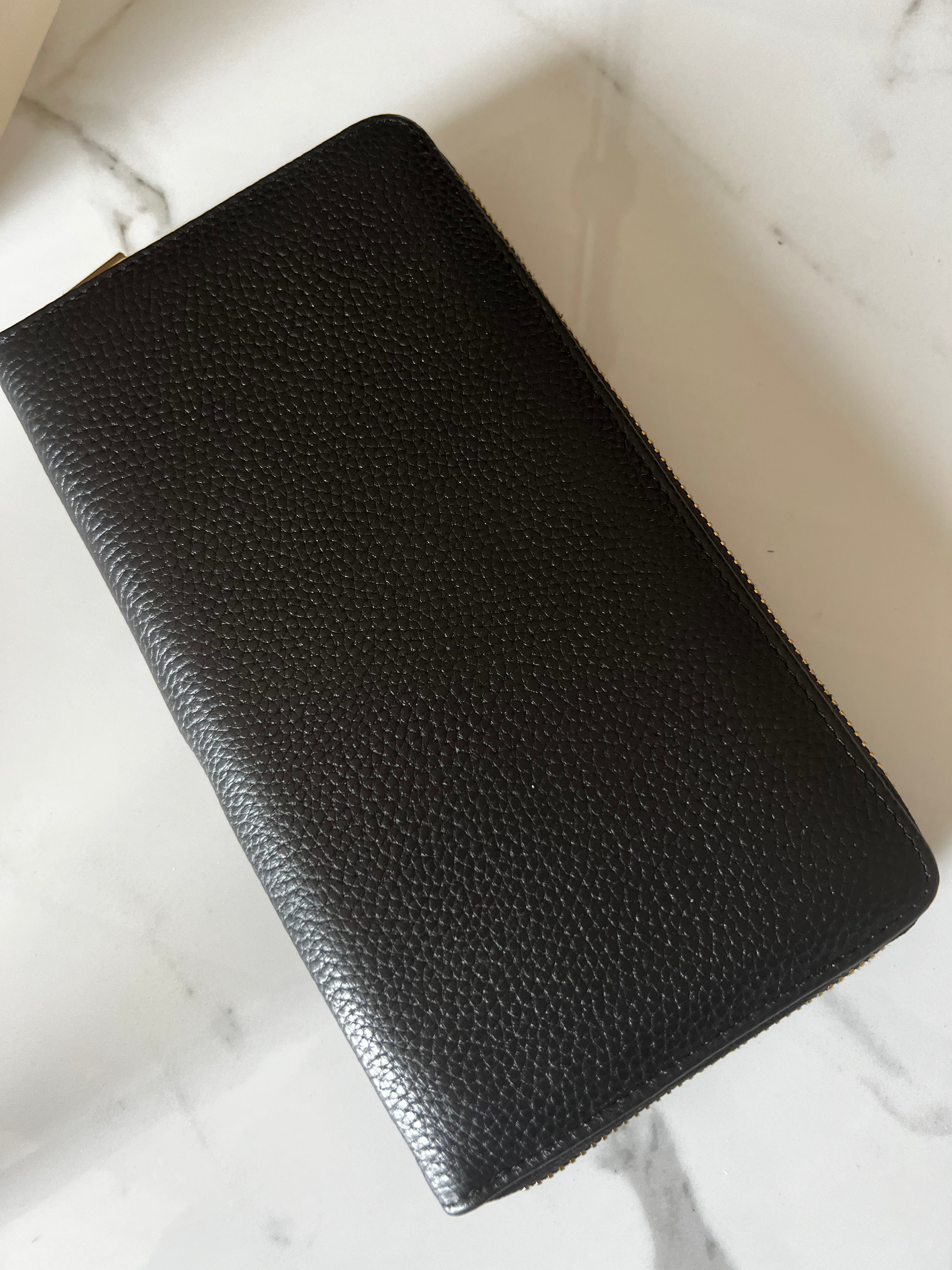 新品未使用品　LUXURY MATERIAL HERITAGE WALLET MAISON de SABRÉ Hello Kitty Leather Trifold Wallet